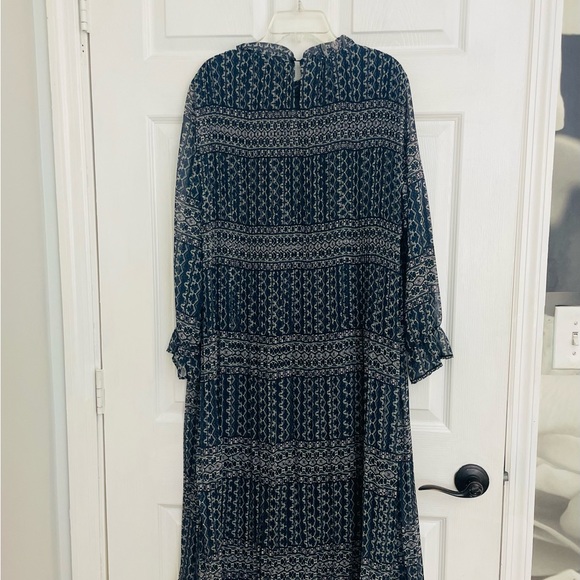 Elegant Blue Patterned Long Sleeve Dress - Picture 4 of 11